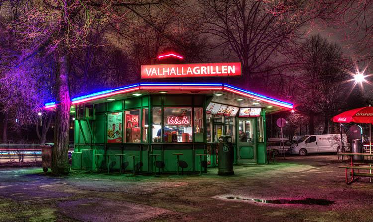 Valhallagrill - Valhallavägen, Stockholm. Nachtstimmung im Spätherbst.